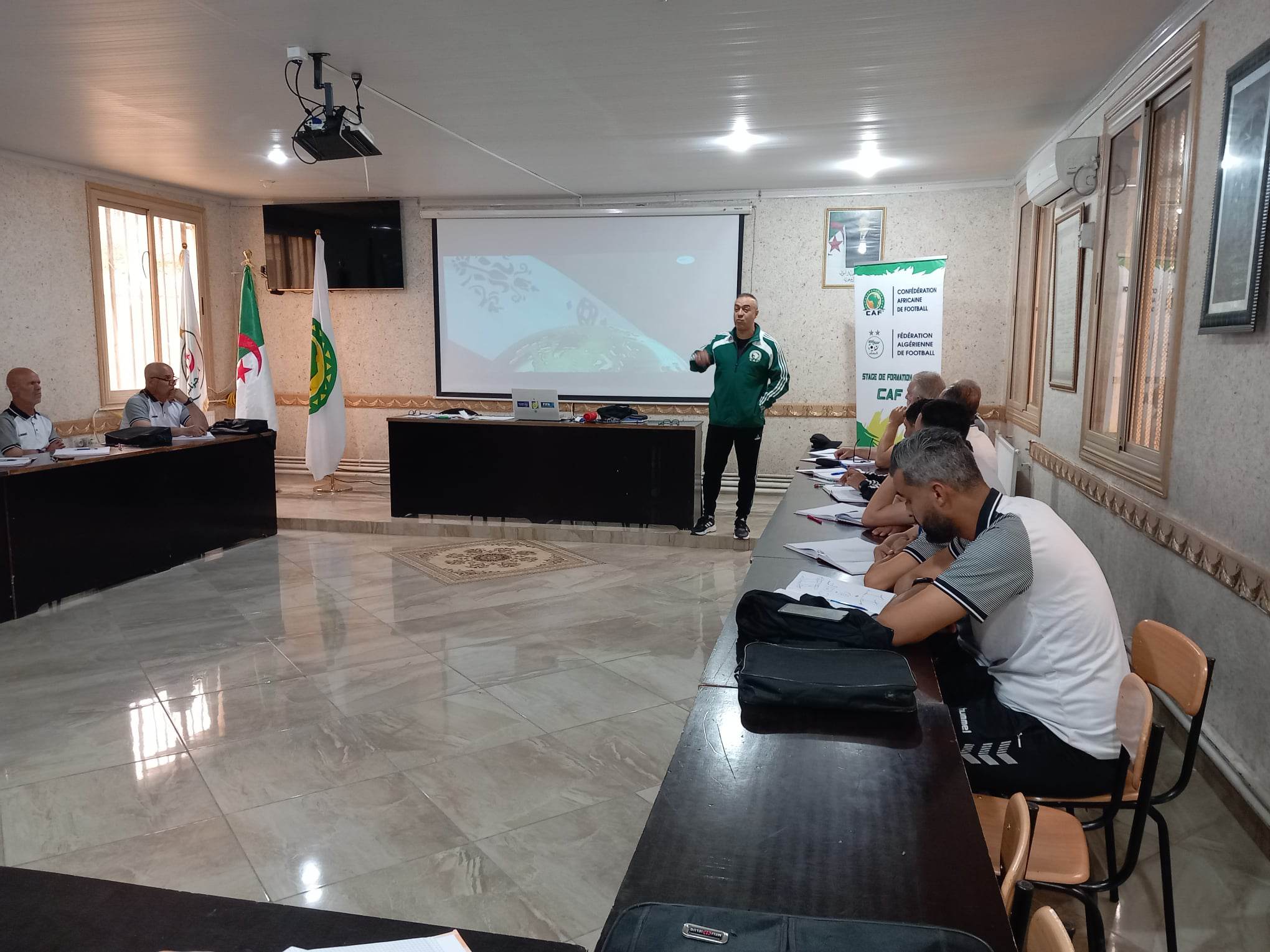 المديرية الفنية للرابطة الجهوية لكرة القدم باتنة : بداية أشغال تربص المدربين كاف "ب" التجمع الثاني من 29 ماي 2023 إلى 02 جوان 2023